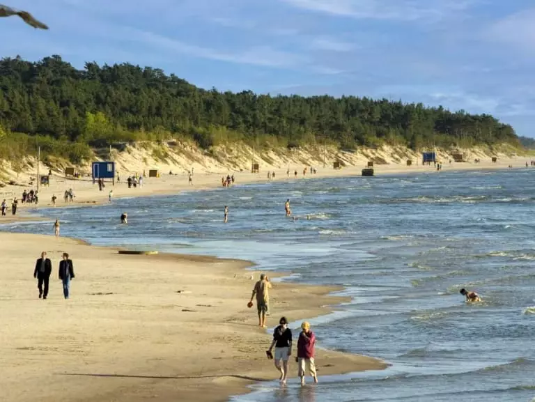 ludzie na plaży